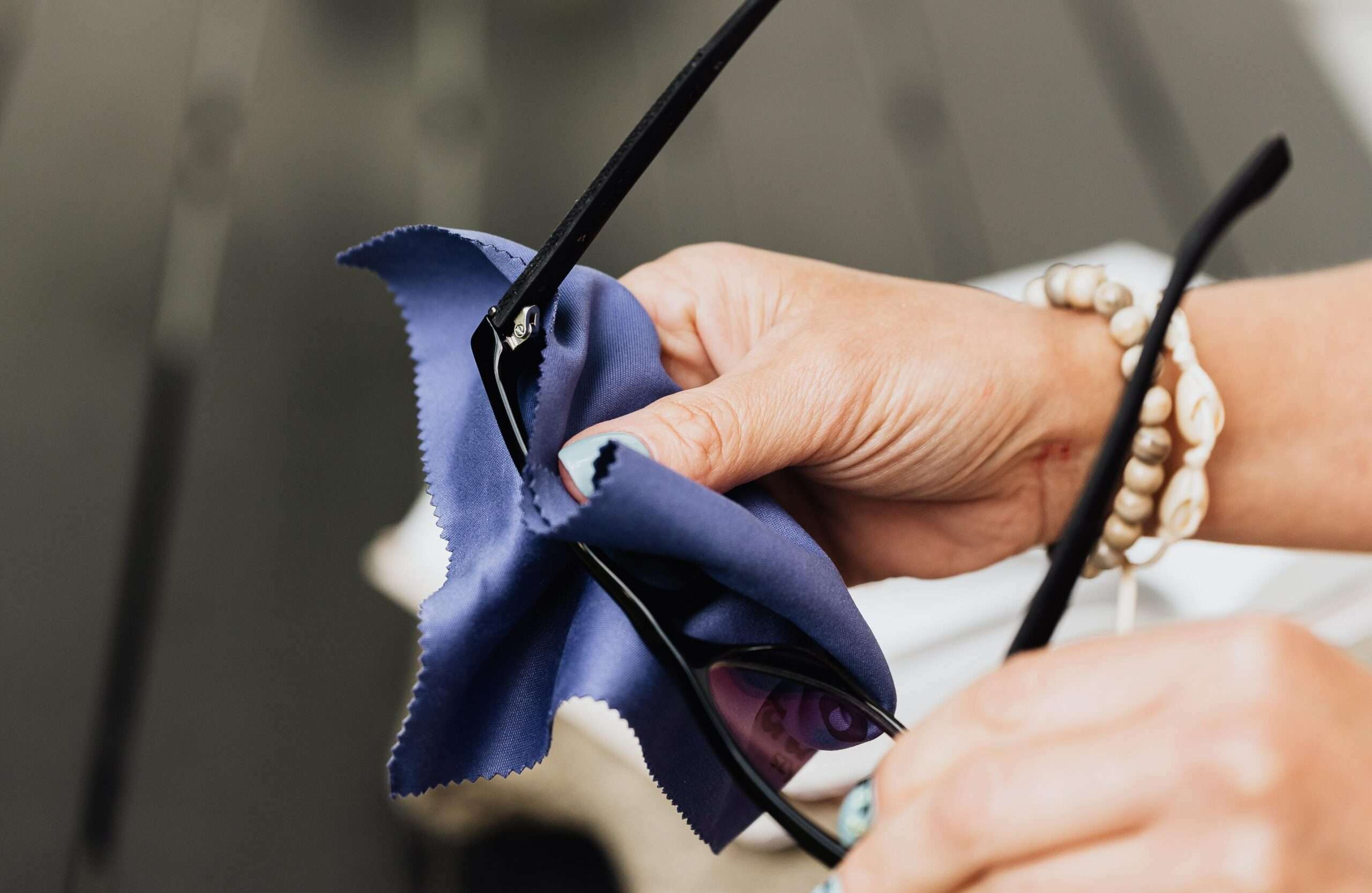 How to clean Eyeglasses properly?